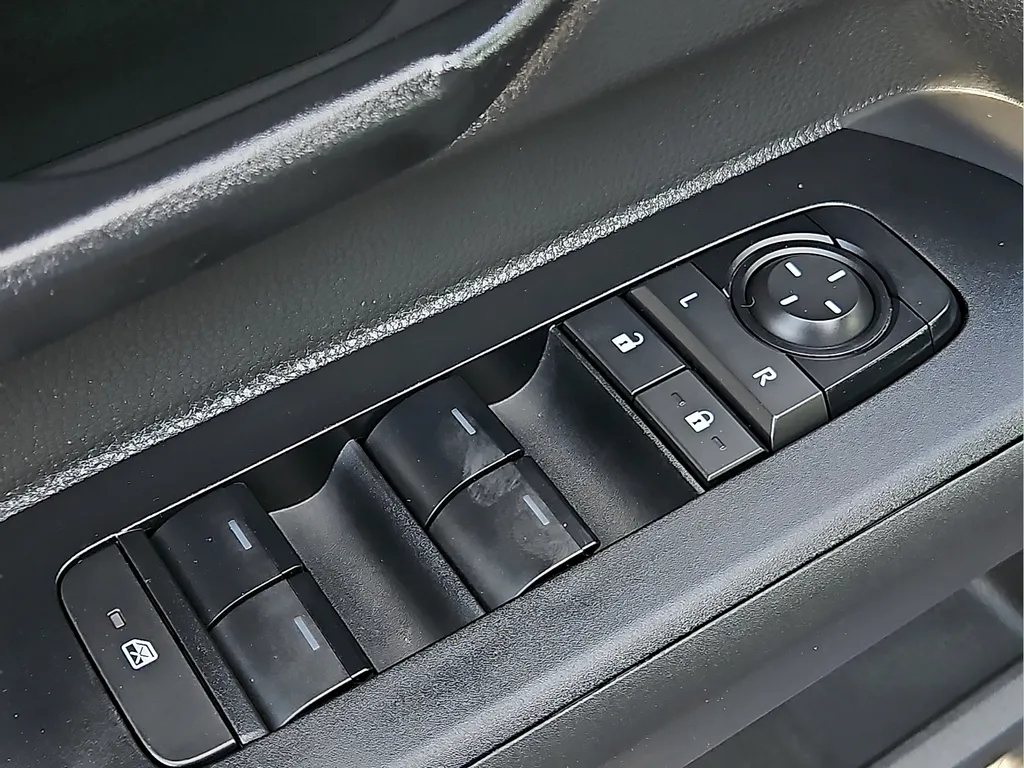 Toyota Tacoma photo 14