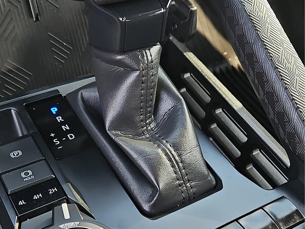 Toyota Tacoma photo 25