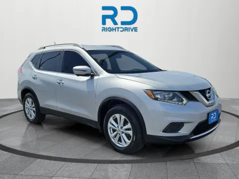 Silver 2016 Nissan Rogue SV for sale in El Paso, TX