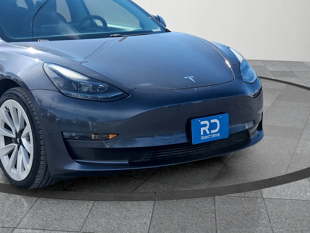 Tesla Model 3 photo 7