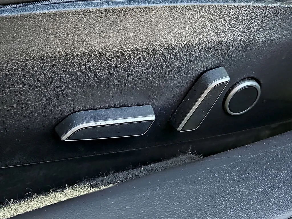 Tesla Model 3 photo 18