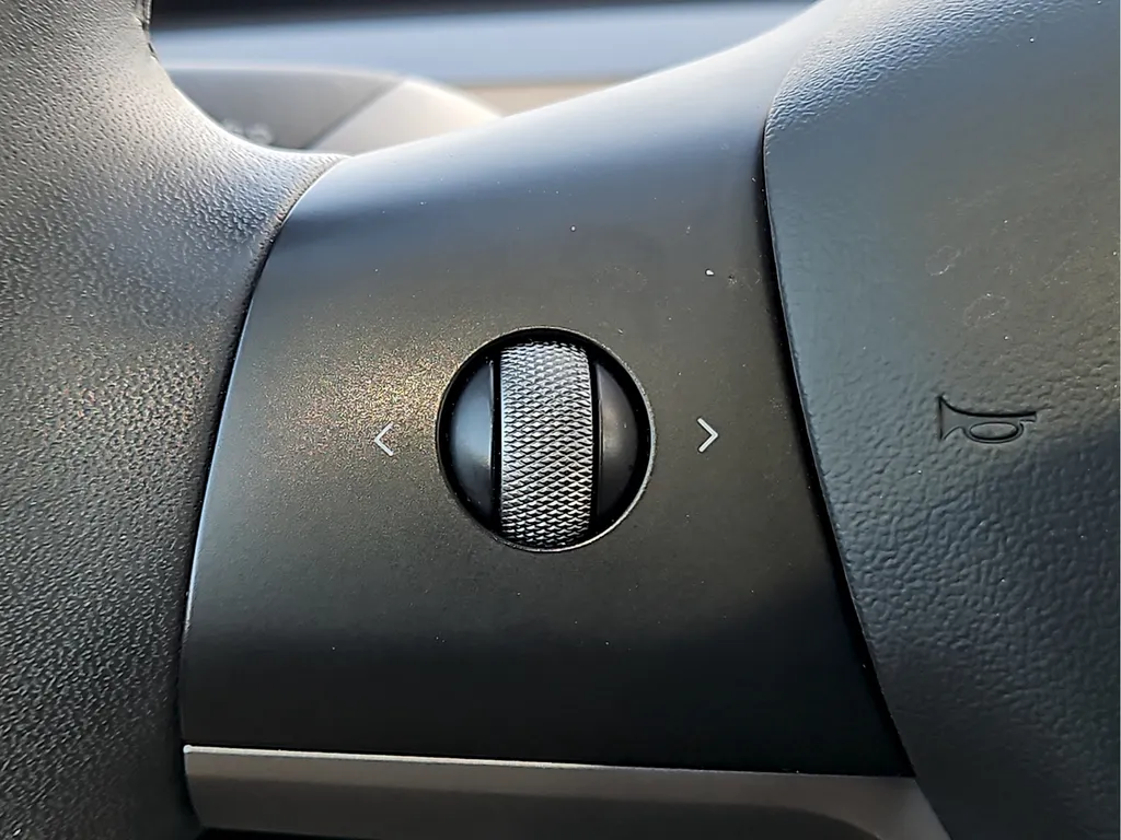 Tesla Model 3 photo 23