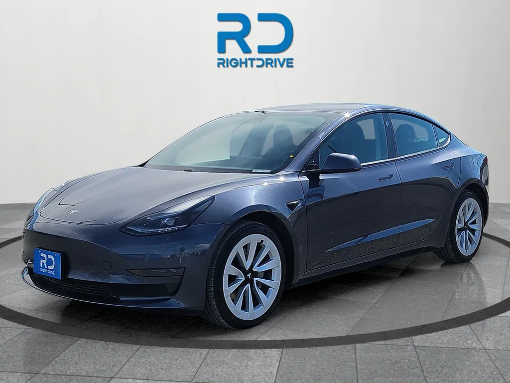 Tesla Model 3 photo 6