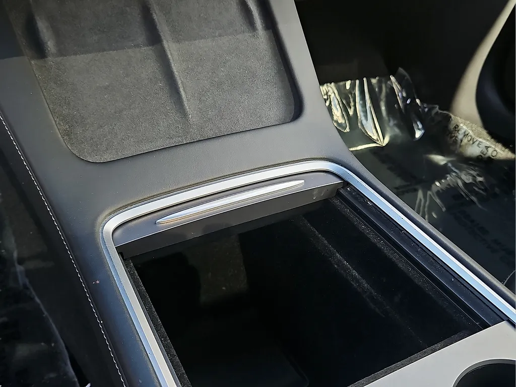 Tesla Model 3 photo 25