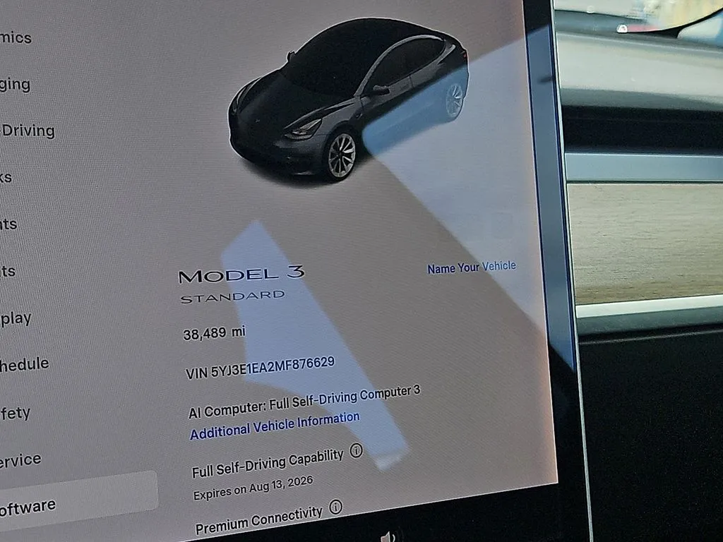 Tesla Model 3 photo 22