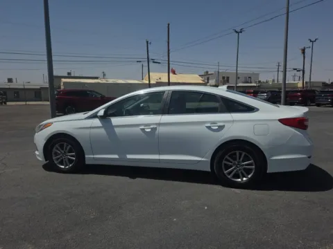 More photos of 2016 Hyundai Sonata SE at RightDrive - 6930 Alameda, TX