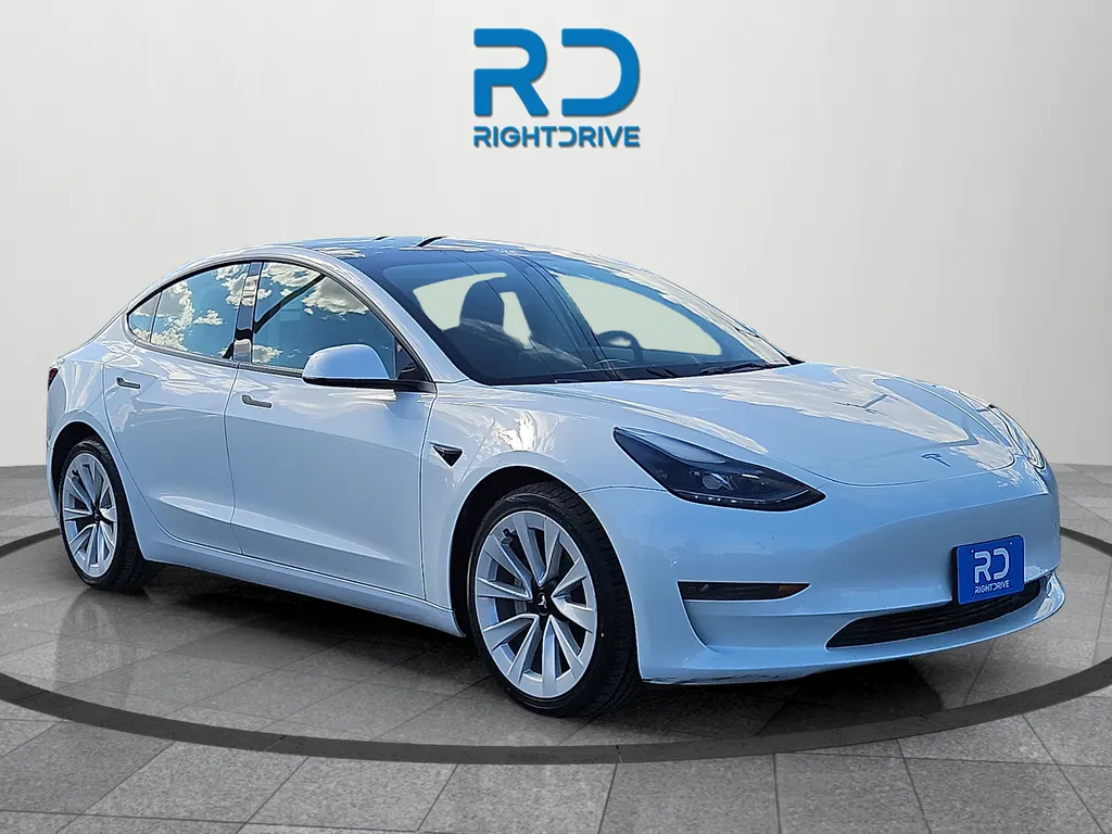 2023 Tesla Model 3 -'s photo