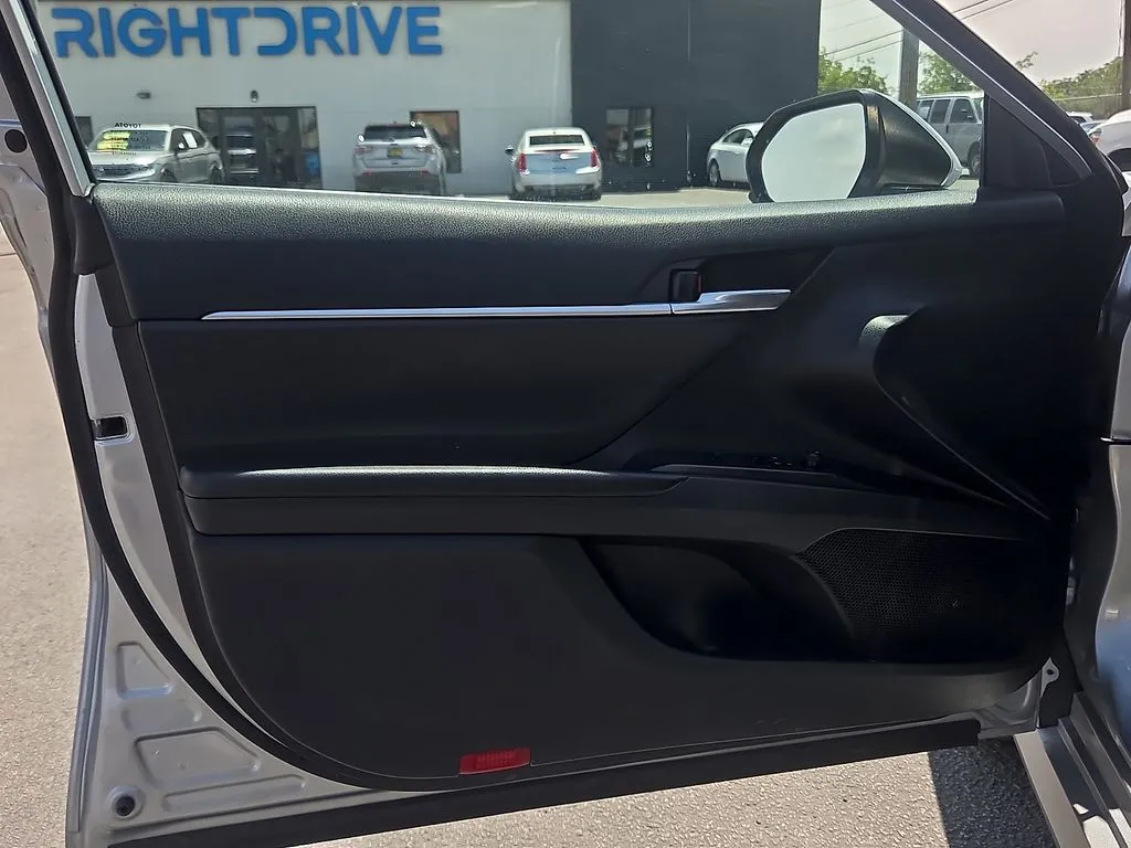 Toyota Camry photo 16