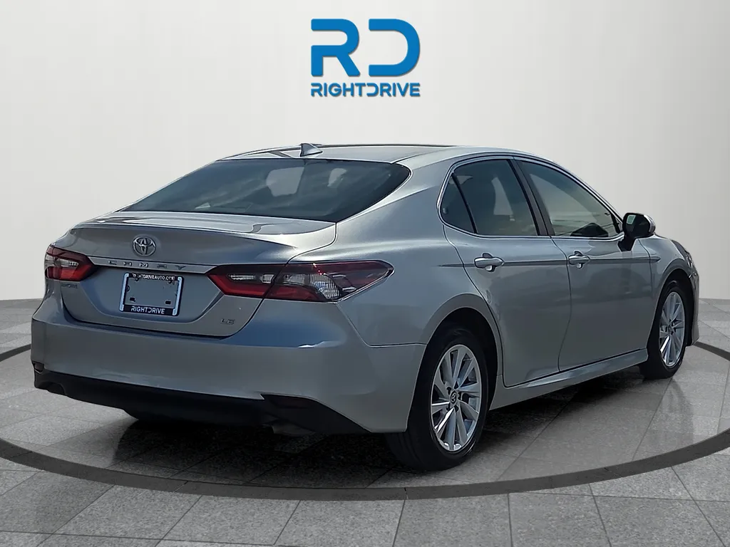 Toyota Camry photo 3