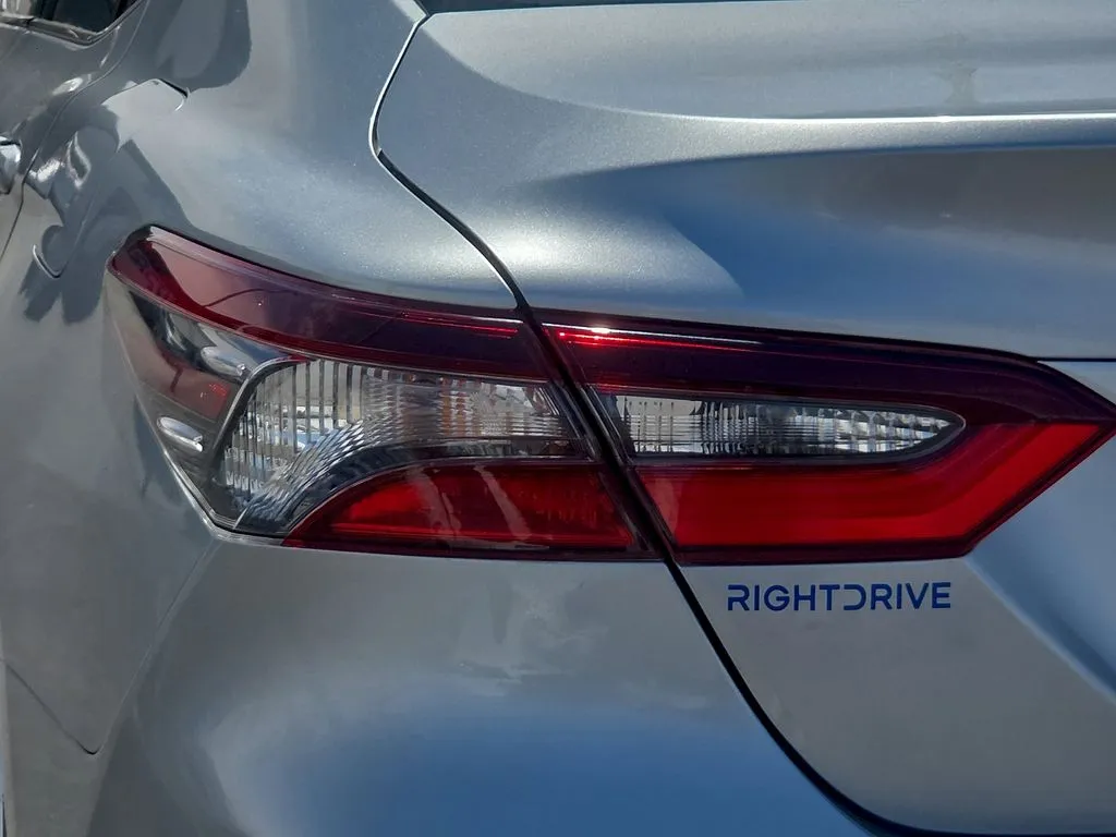 Toyota Camry photo 11