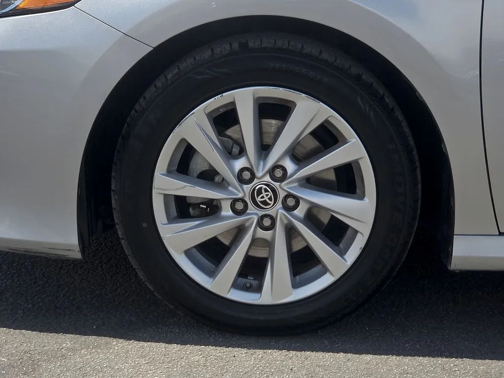 Toyota Camry photo 9