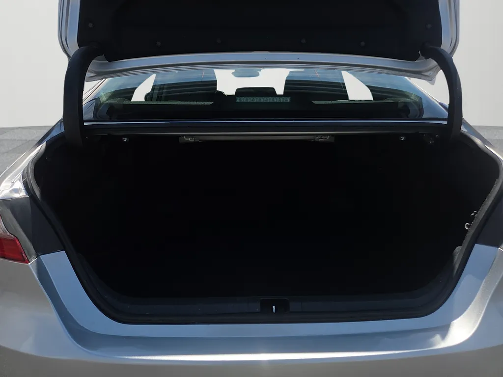 Toyota Camry photo 13