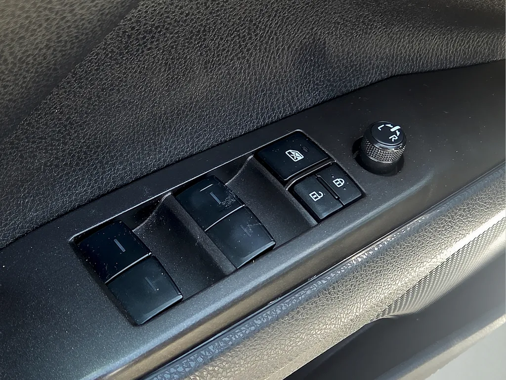 Toyota Camry photo 17