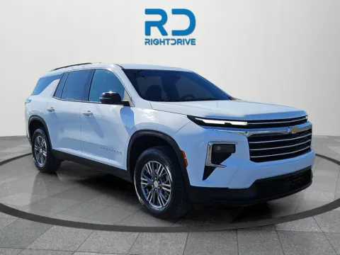 White 2025 Chevrolet Traverse LT for sale in El Paso, TX