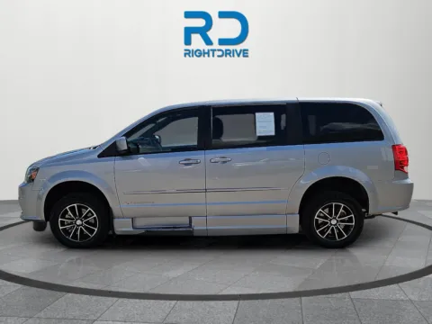 More photos of 2016 Dodge Grand Caravan SXT at RightDrive - 6930 Alameda, TX
