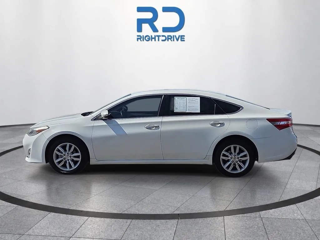 Toyota Avalon photo 2