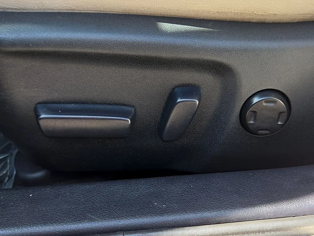 Toyota Avalon photo 18