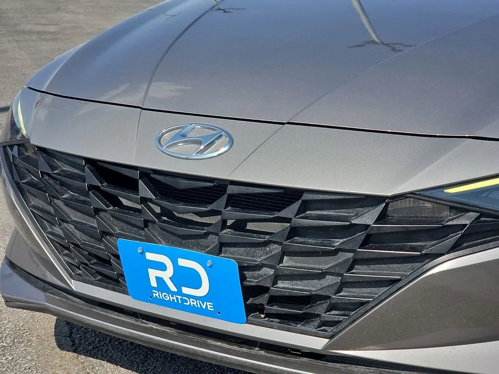 Hyundai Elantra photo 7