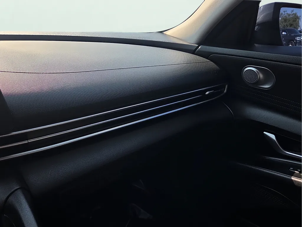 Hyundai Elantra photo 21