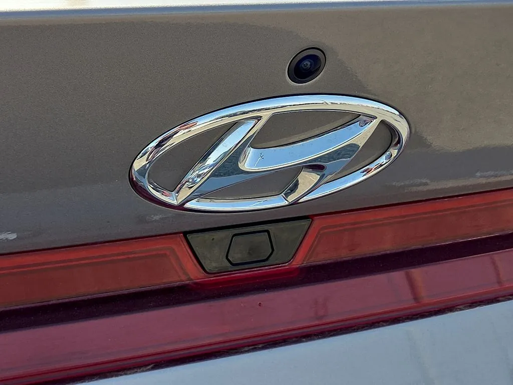 Hyundai Elantra photo 11