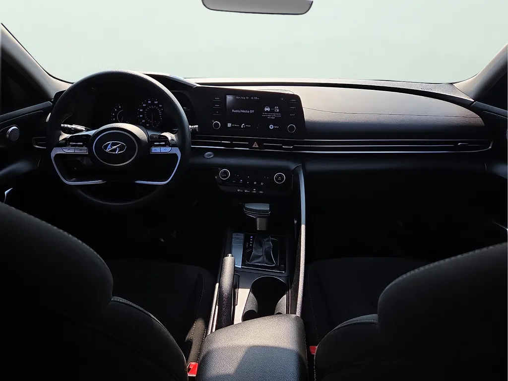 Hyundai Elantra photo 14