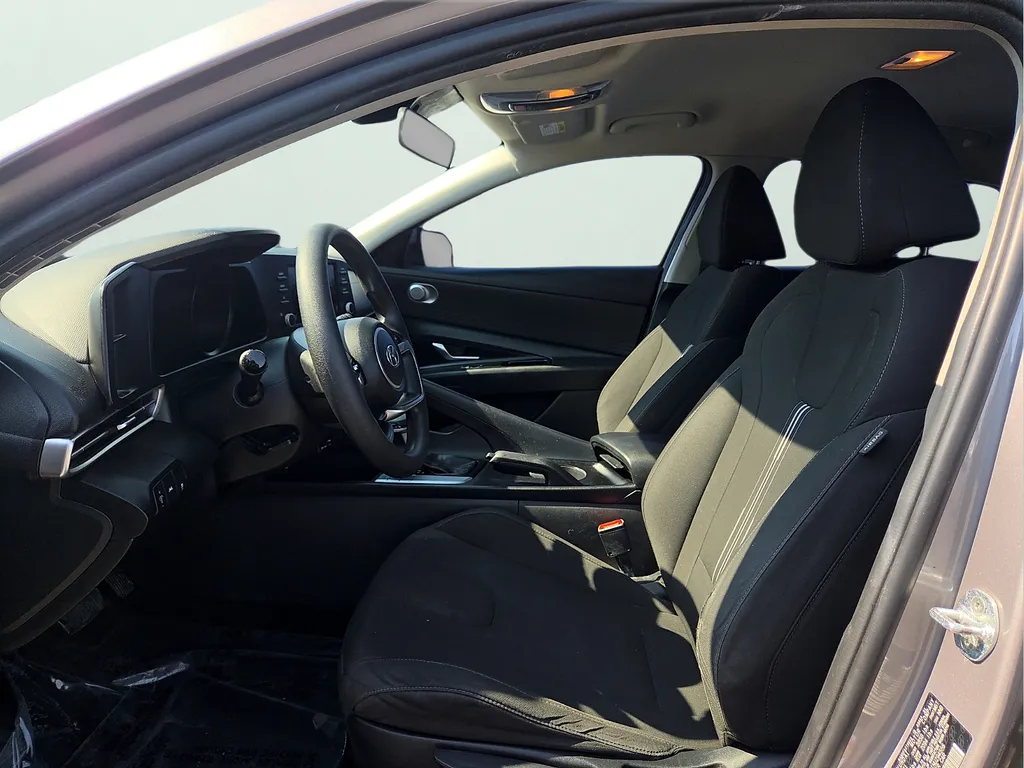 Hyundai Elantra photo 18