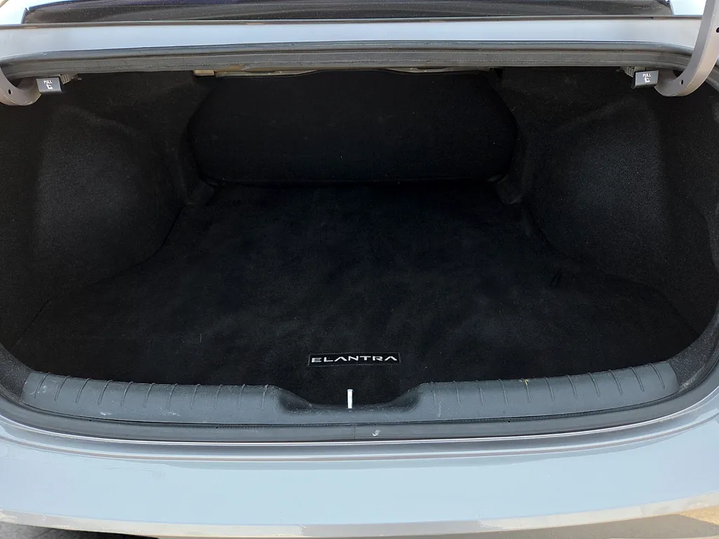 Hyundai Elantra photo 12