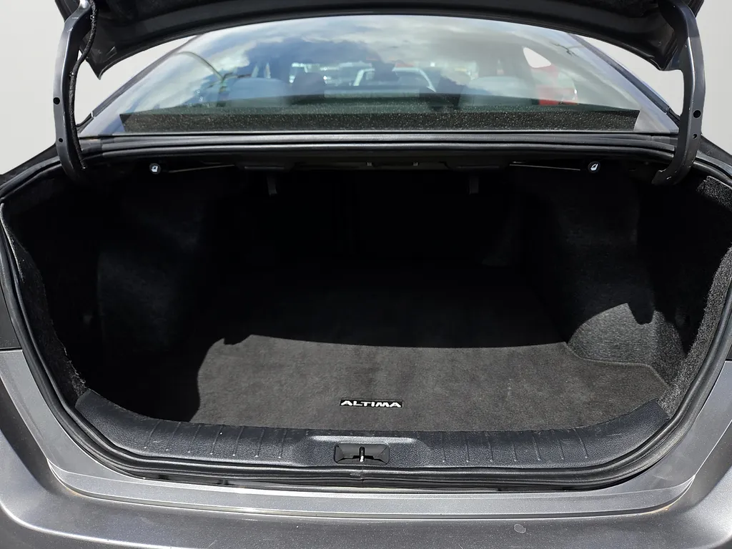 Nissan Altima photo 12