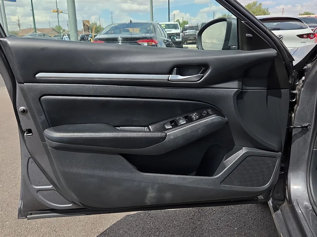 Nissan Altima photo 16