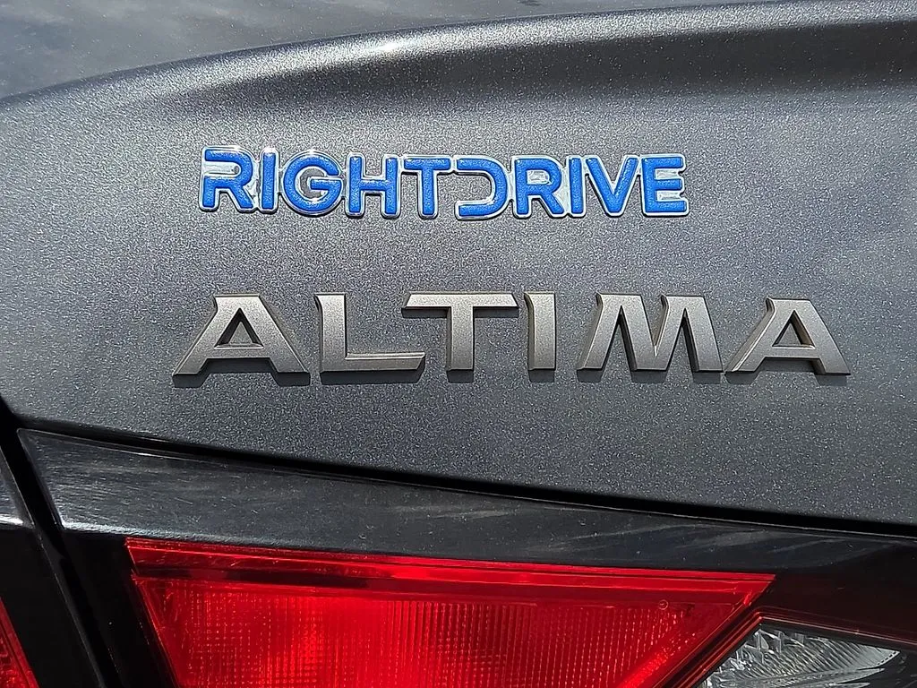Nissan Altima photo 10