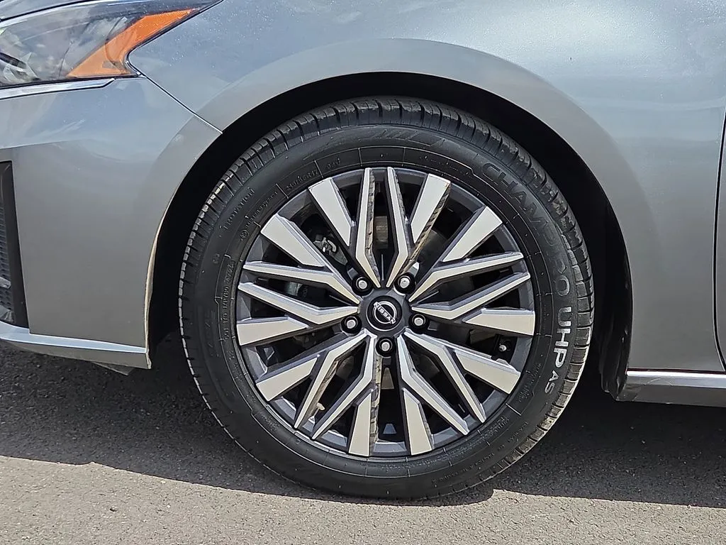 Nissan Altima photo 7