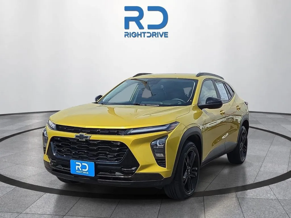 Yellow 2025 Chevrolet Trax ACTIV for sale in El Paso, TX