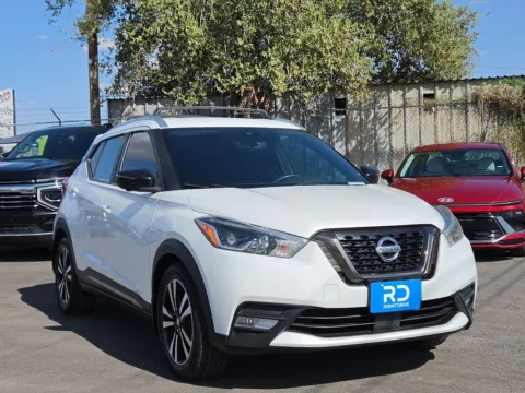 White 2020 Nissan Kicks SR for sale in El Paso, TX