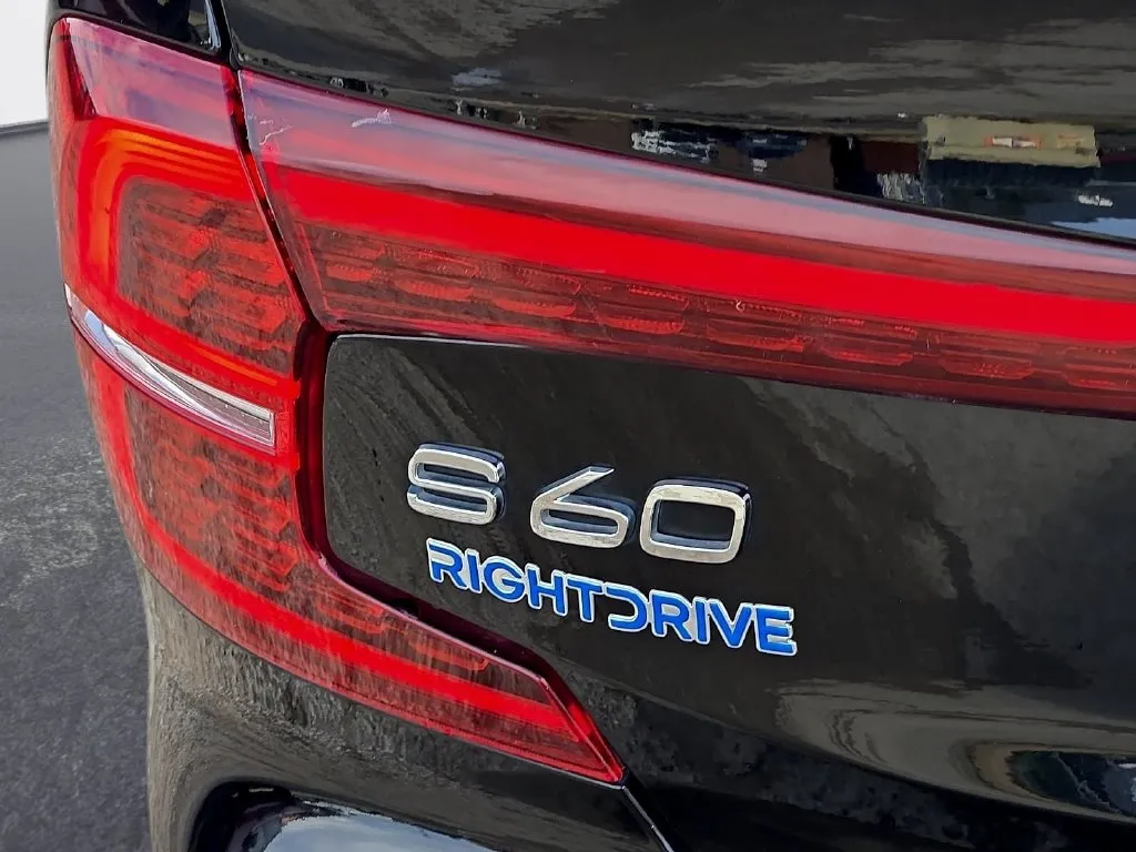 Volvo S60 photo 9