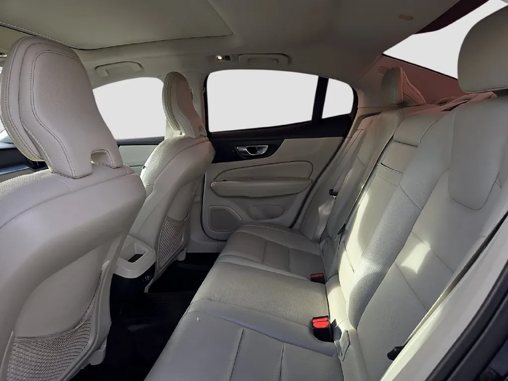 Volvo S60 photo 11