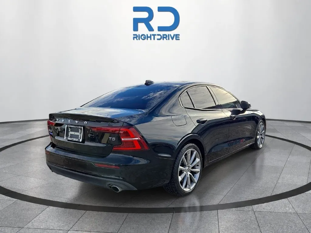 Volvo S60 photo 3