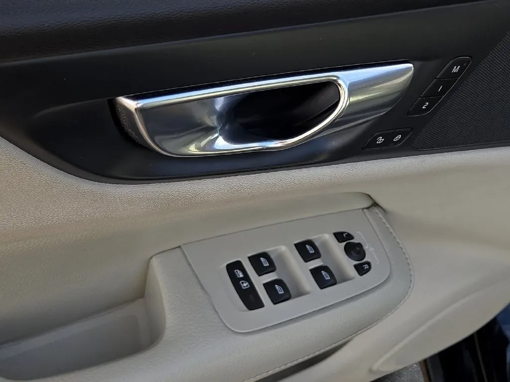 Volvo S60 photo 17
