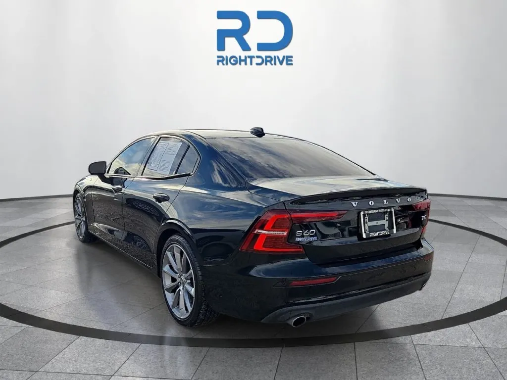 Volvo S60 photo 4