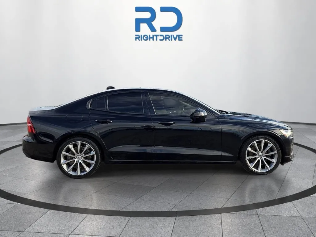 Volvo S60 photo 2