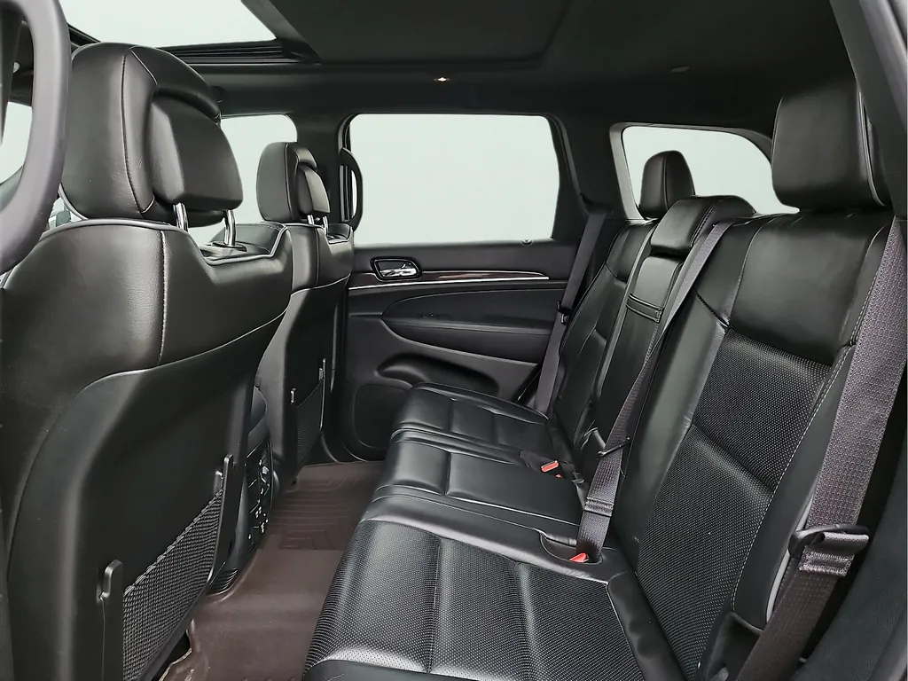 Jeep Grand Cherokee photo 13