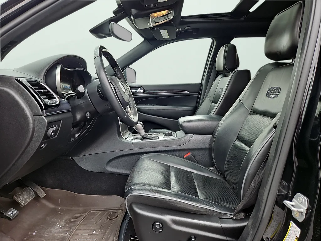 Jeep Grand Cherokee photo 17