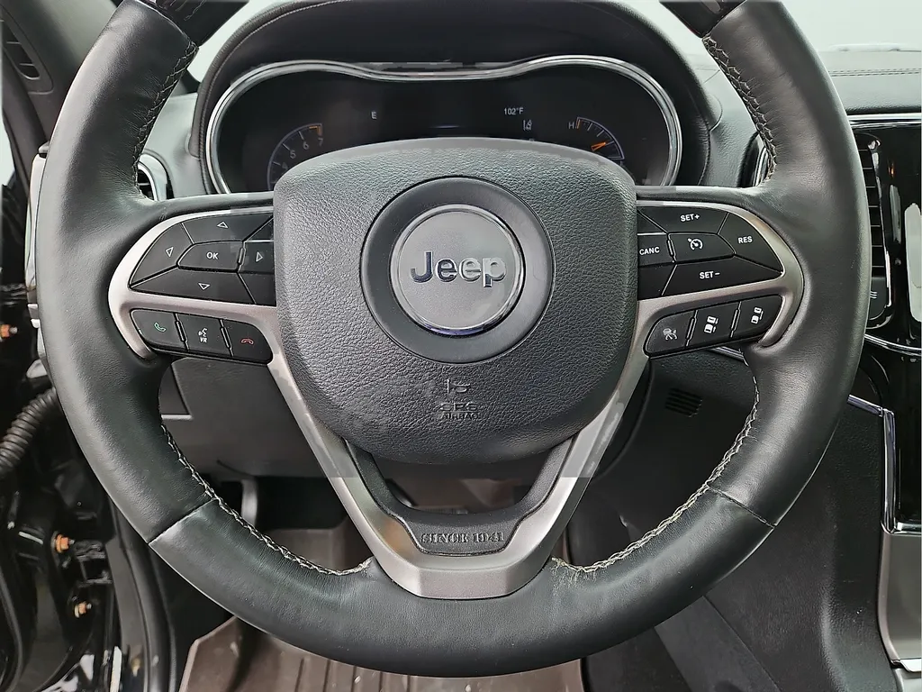 Jeep Grand Cherokee photo 24