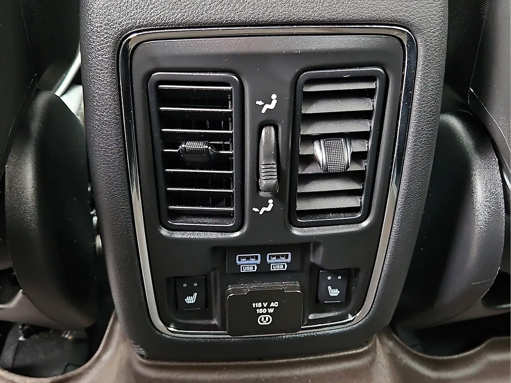 Jeep Grand Cherokee photo 14