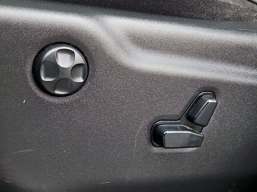 Jeep Grand Cherokee photo 18
