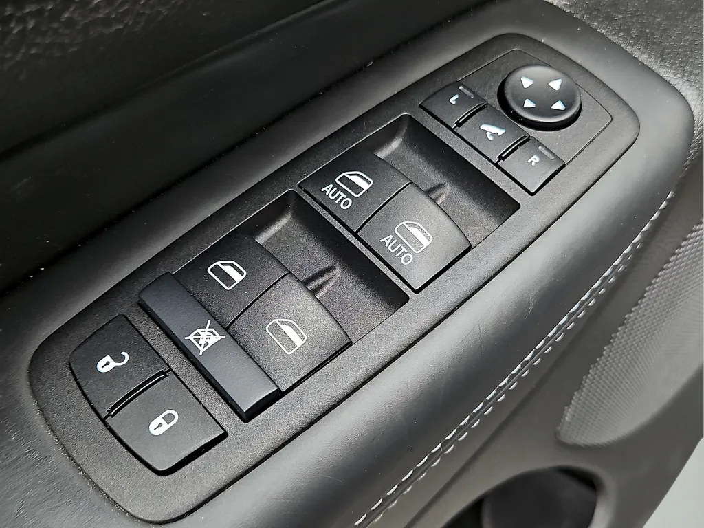 Jeep Grand Cherokee photo 16