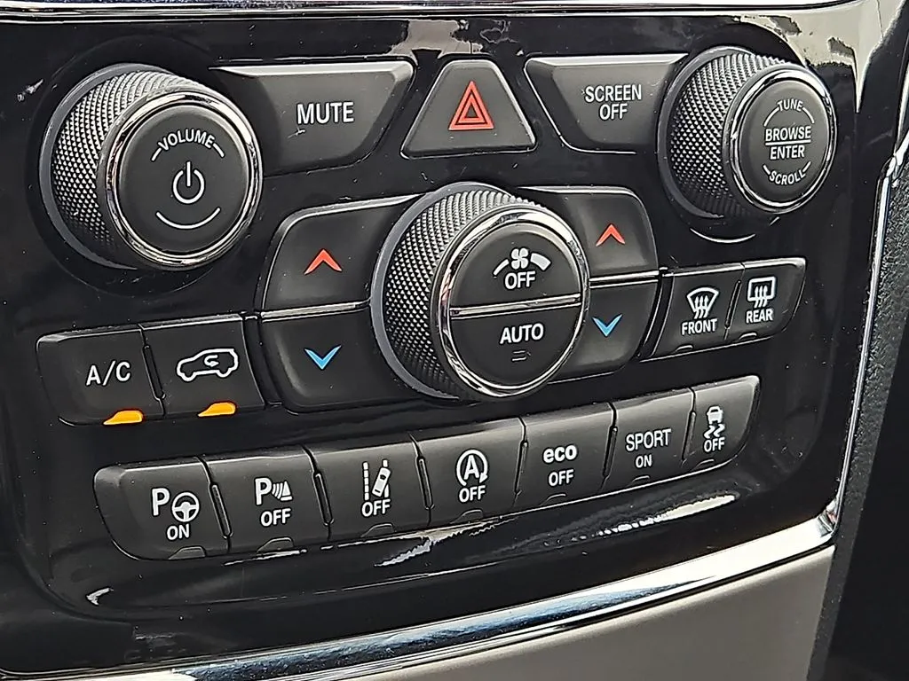 Jeep Grand Cherokee photo 21