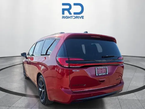 More photos of 2025 Chrysler Pacifica Limited at RightDrive - 6930 Alameda, TX