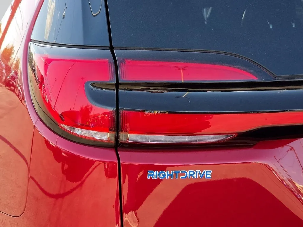 Chrysler Pacifica photo 10