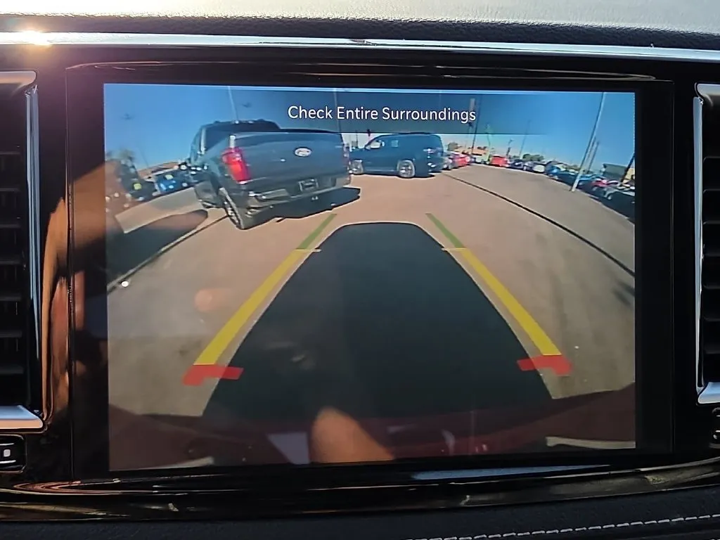 Chrysler Pacifica photo 22