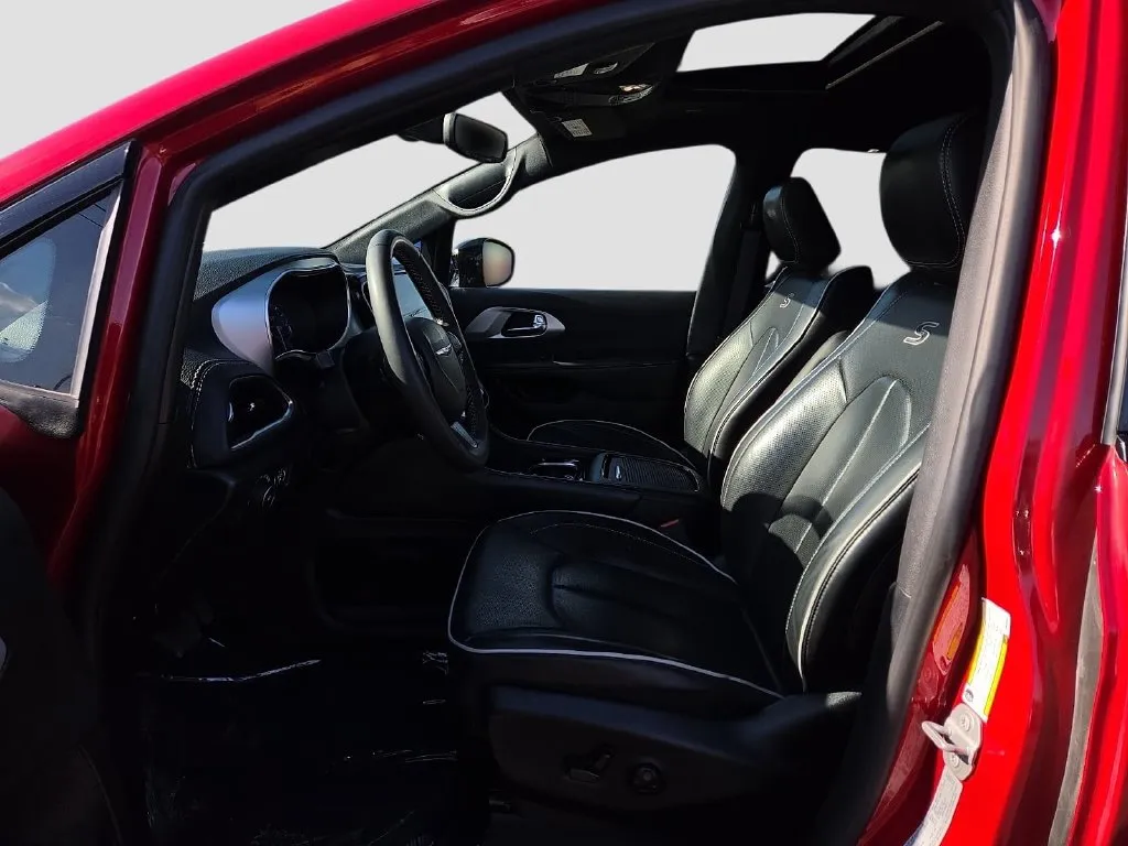 Chrysler Pacifica photo 19